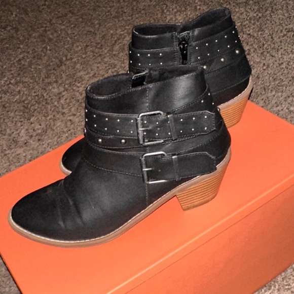 Rocket Dog Ankle Boot Black Women’s 8 Studs Zipper Belted Buckles Worn Twice - Picture 11 of 14